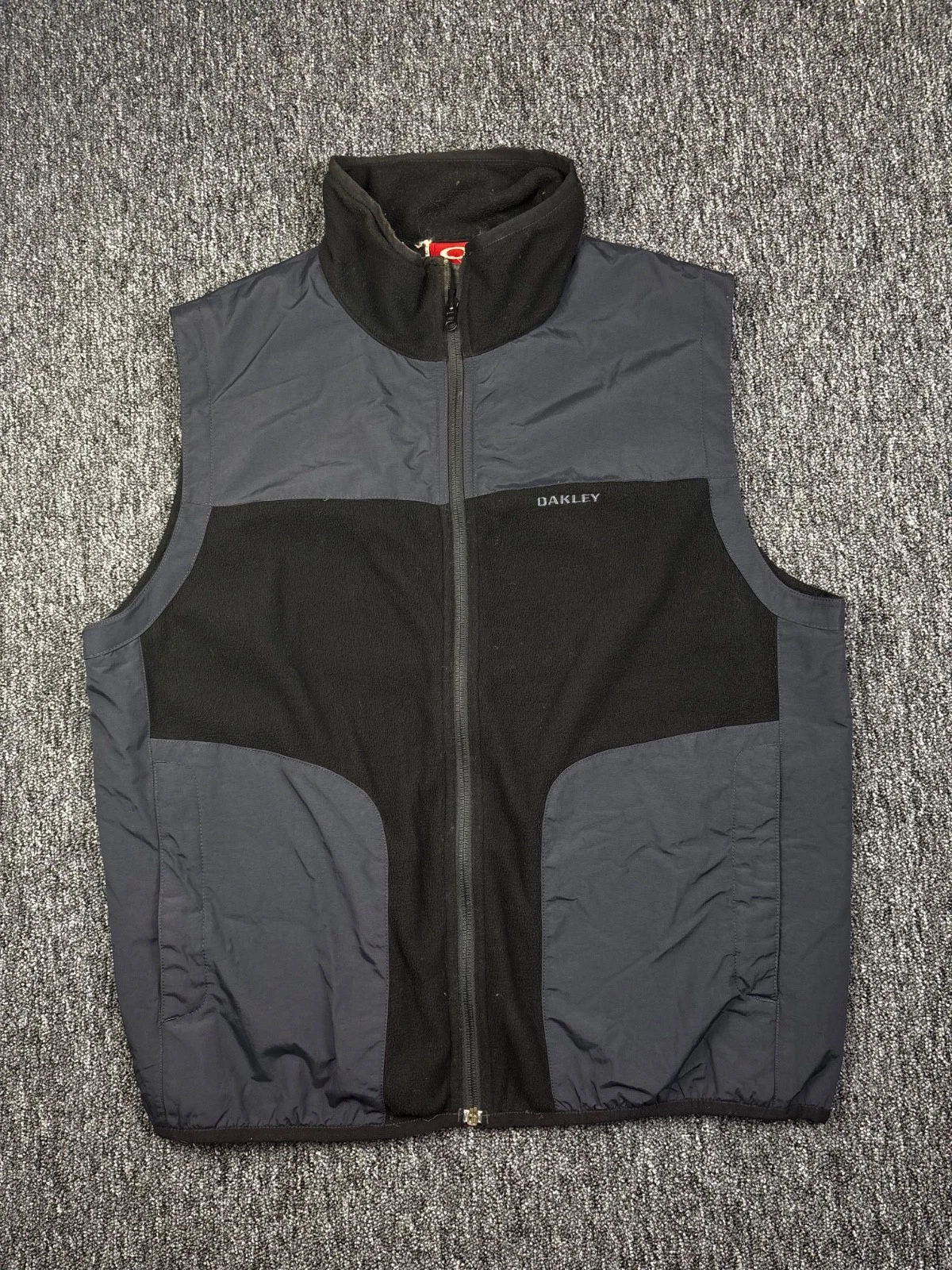Oakley Red Tag Fleece Vest 90s 00s
Opens in a new window or tab