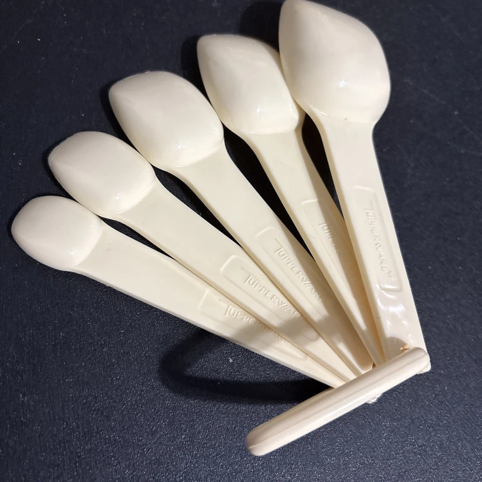 Vintage Tupperware 6 Spoons, 1970’s Ivory Plastic Measuring Spoon, Nesting Set - Image 3 of 4