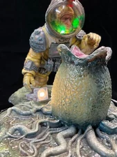 Polar lights Officer Kane Alien Handmade built. Collector figure with lighting.