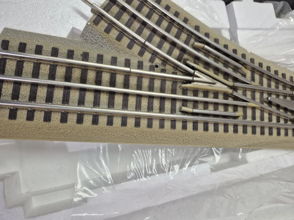 Lionel 6-12066 Fastrack O48 Right-Hand Remote Switch-Tested works - Image 4 of 4