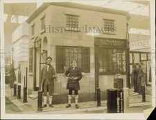 1930 Press Photo Scale, beam, and steelyard firm at the British Industries Fair