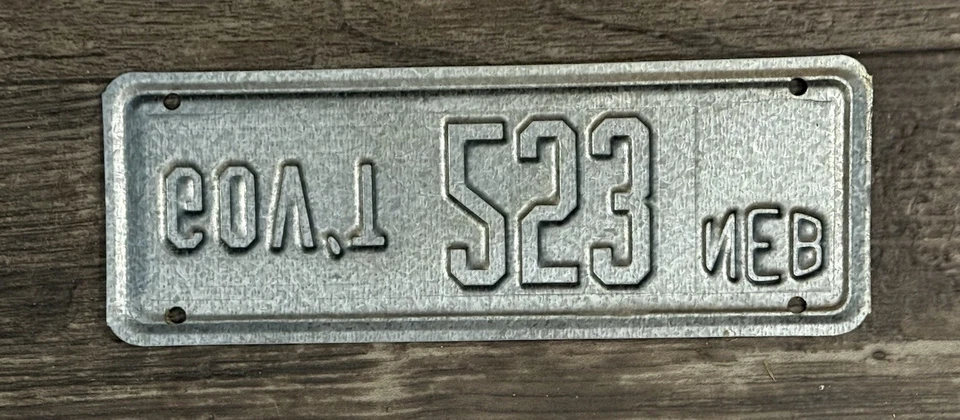 Años 70?-Rara matrícula de motocicleta del gobierno de Nebraska-¡Excelente!-Número bajo 253 Foto 2 de 2