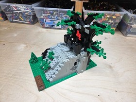 LEGO Castle Forestmen 6066 Camouflaged Outpost with instructions, no box
