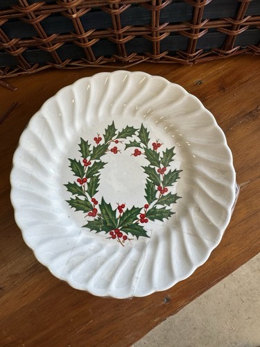 4 Vintage Holly Dessert Plates