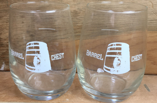 Fass Truhe Roanoke VA Craft Beer 6 Unzen Verkostung Mini Gläser 3 1/2" hoch Paar - Bild 1 von 4