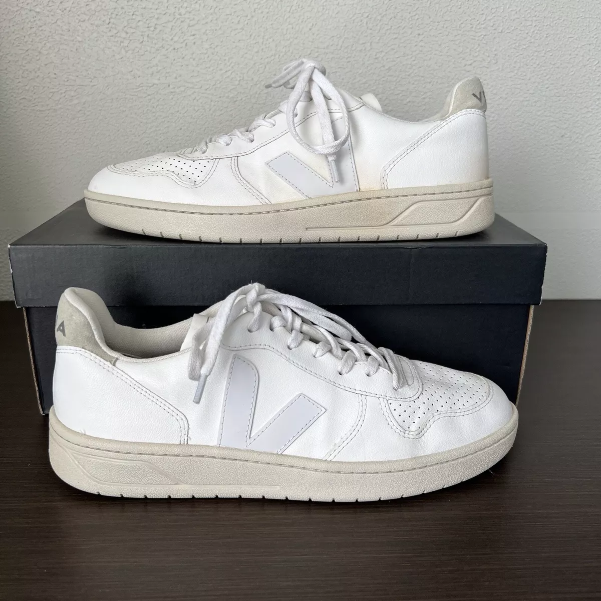 Veja V10 Leather All Triple White Shoes Sneakers Women’s Size US 6, UK 4,  EU 37