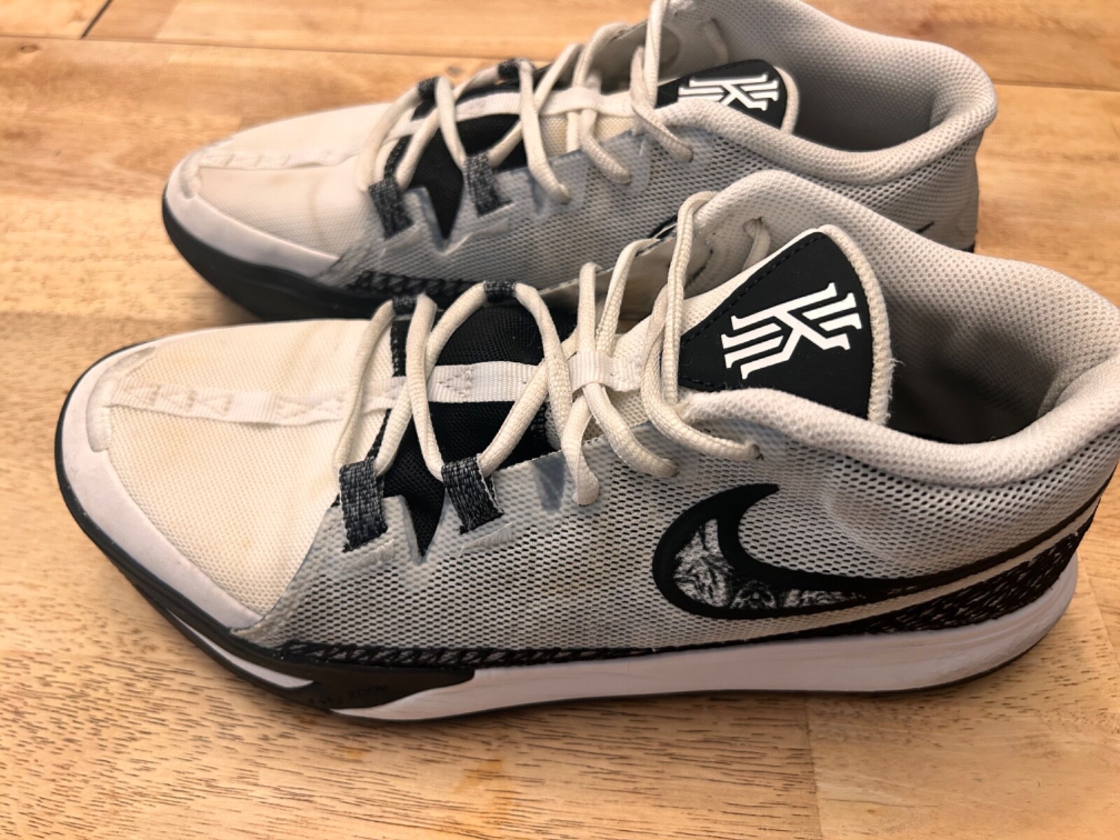 Size 9 - Nike Kyrie Flytrap 6 White Black - image 8