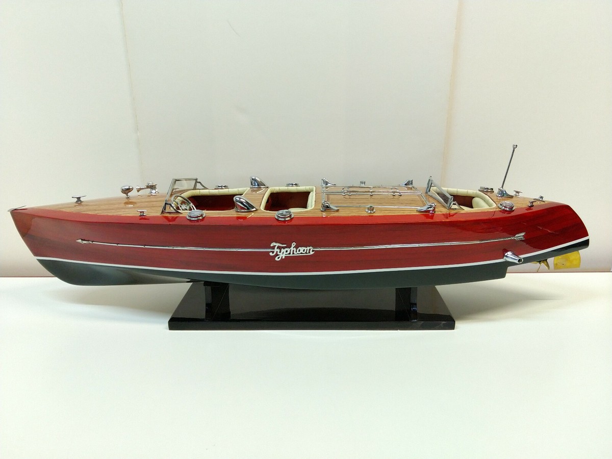 Maquette de bateau en bois Typhoon 60 cm