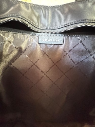 Borsa Michael Kors Khai LG Multifunzione Portatile Tasca Borsa Tracolla Nylon Nera - Foto 10 di 12