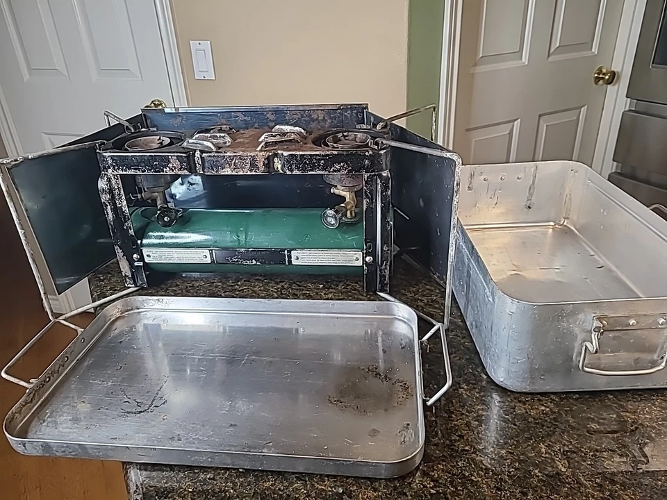 Coleman 523 USA MD Medical Military 2 Burner Field Stove In Case WWII AGMCO 1945 - Image 2 of 4