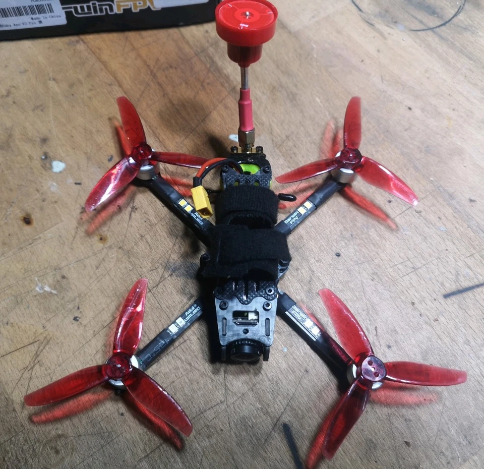 Darwin FPV Baby Ape V2 + FPV Brille + Akkus + Props + ELRS - Bild 3 von 4