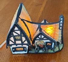 Forma Vitrum Disney Stained-Glass Lit Building The 7 Dwarfs' Cottage Snow White