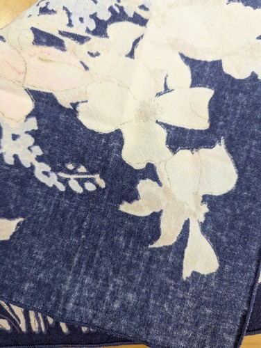 Vintage Signed Navy Floral 15"x15" Linen Handkerchief - Picture 3 of 5