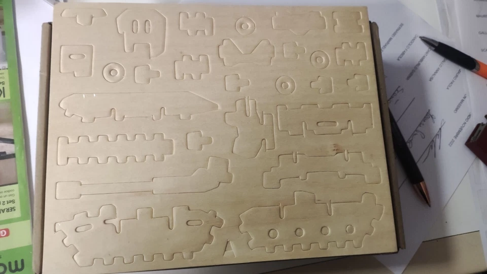 Carrarmato Puzzle 3D In Legno - Immagine 2 di 2