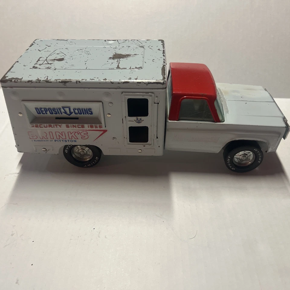 VINTAGE 1970’s NYLINT PRESSED STEEL BRINKS SECURITY CHEVY TRUCK BANK - Image 2 of 4