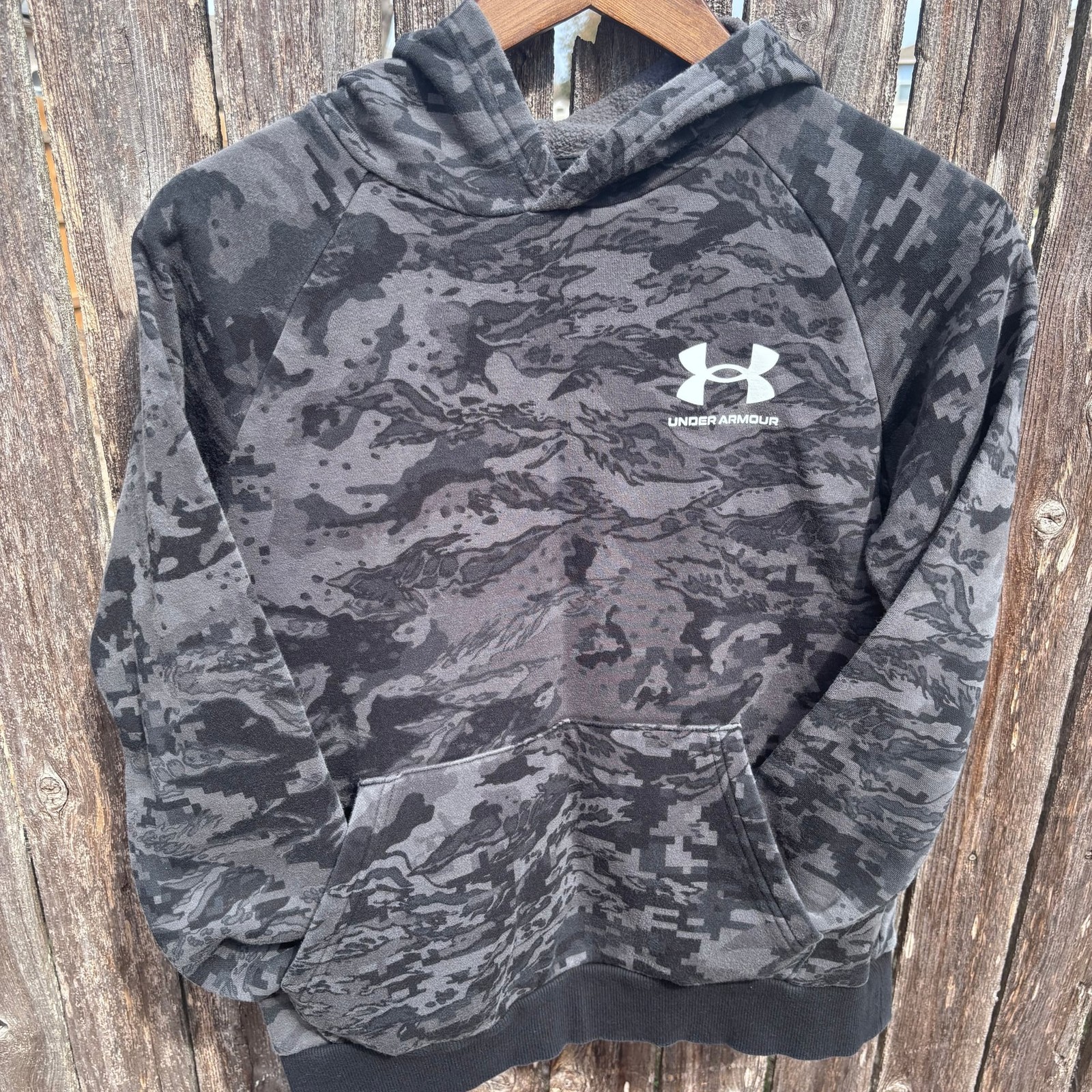 Under Armour Size Youth YXL Camo Hoodie Black Gray Long Sleeve thumbnail 2