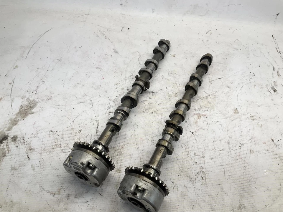 Par de árboles de levas izquierdo y derecho motor 10-17 Audi S5 4.2 AT AWD B Foto 3 de 4