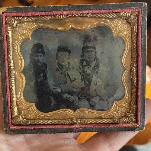 Original Civil War Tintype Cased Photograph of Three Soldiers Militaria
