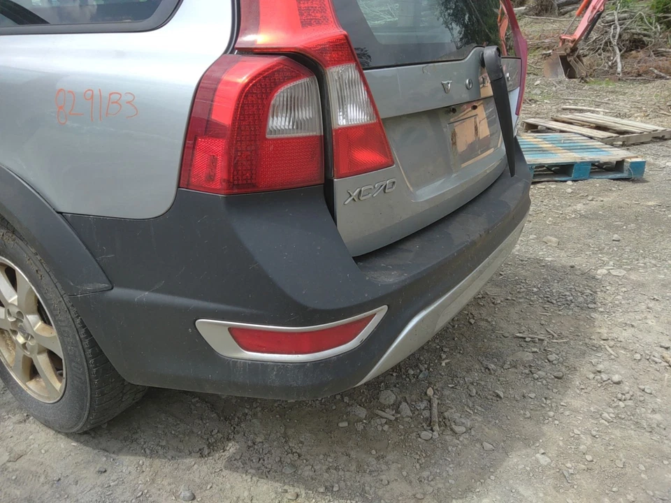 09 VOLVO XC70 SERIES Rear Bumper Silver Metallic477 - Изображение 2 из 3