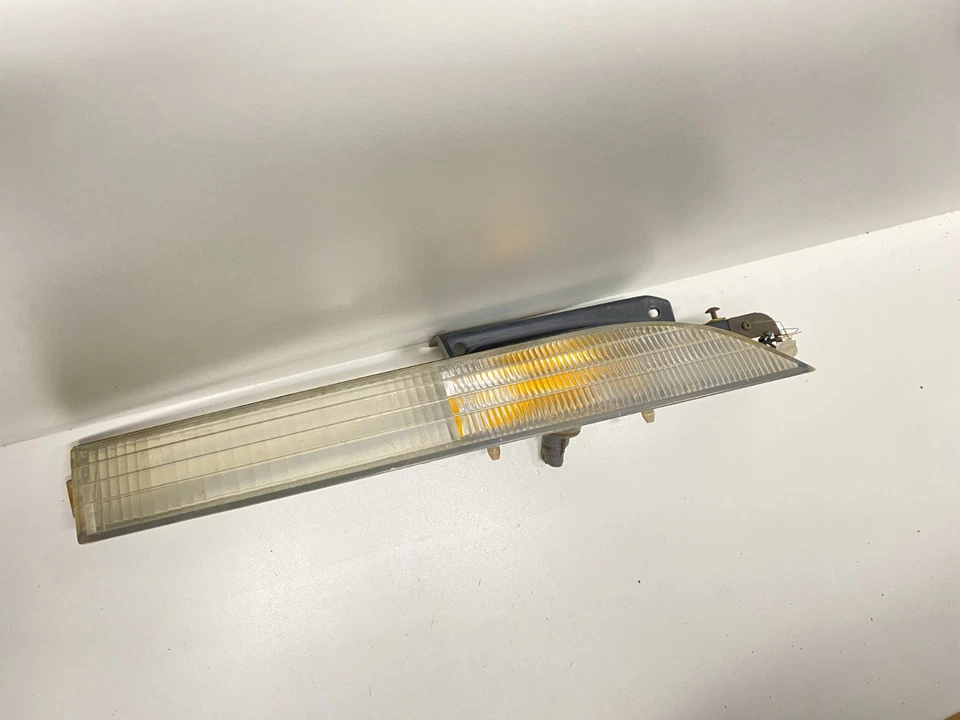 Luz de estacionamiento delantera derecha Mitsubishi Eclipse 1990-1991 OEM, 116-58458 Foto 2 de 4