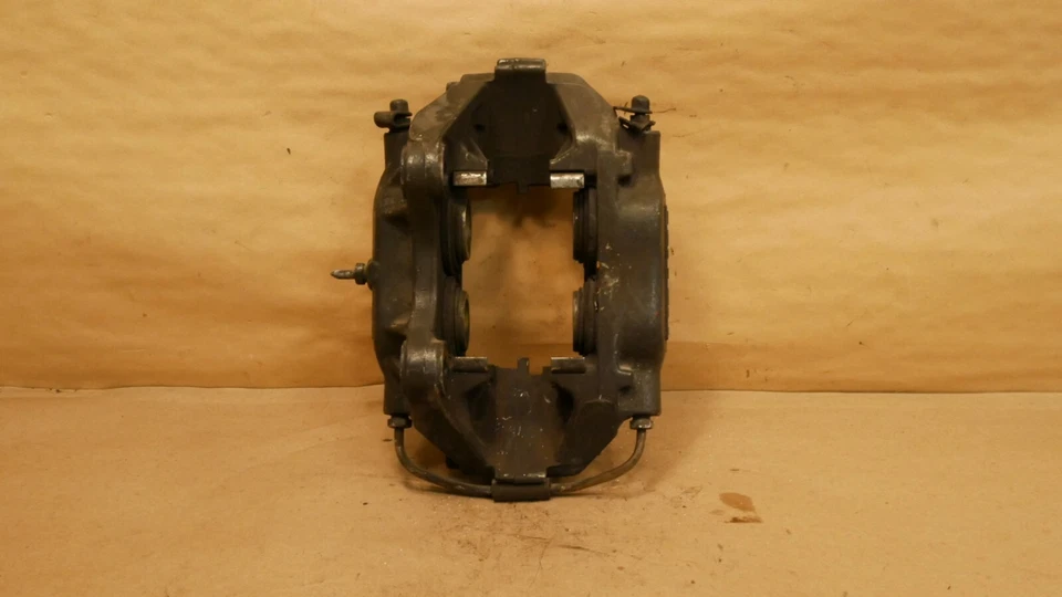 Pinça de freio Ferrari 348 dianteira direita preta PN 134091 - Imagem 4 de 4