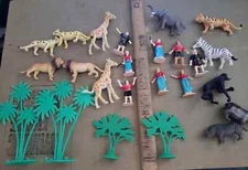 8 Noah's Ark Family + ANIMALS + trees