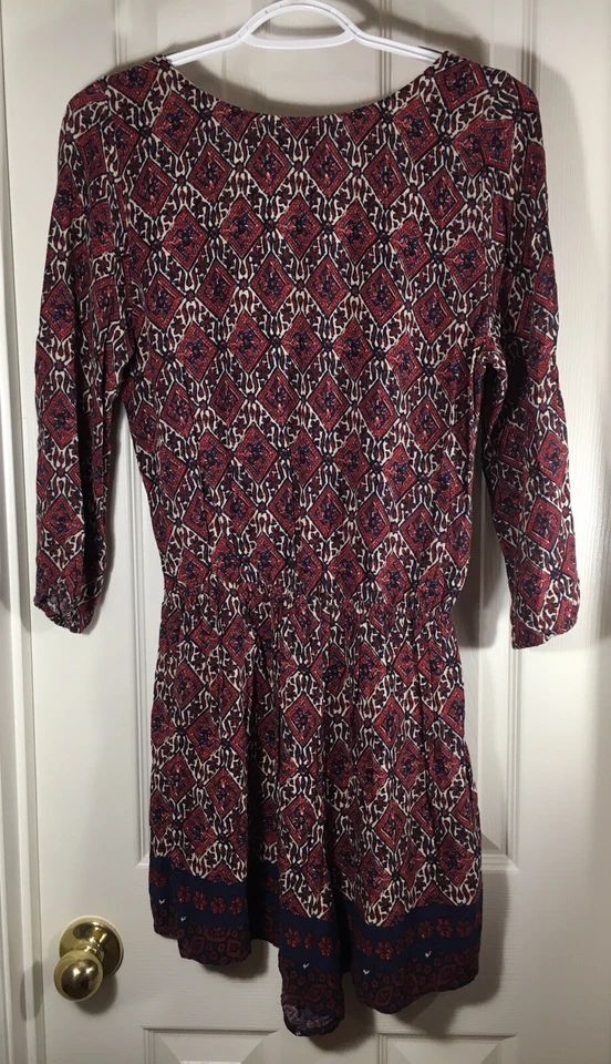 Hollister Women’s Size M Boho Romper Red Multicolor V-Neck 3/4 Sleeves - Image 3 of 4