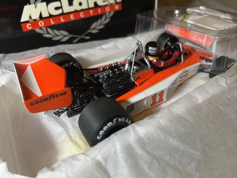 1:18 MINICHAMPS McLaren Ford M23 - James Hunt - World Champion 1976 BNIB - Image 2 of 4