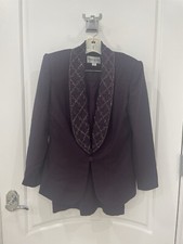 john meyer of norwich Woman  s Embellished 2 Piece Jacket/Skirt Suit Size 6