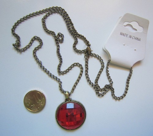 Cadena con colgante circular cristal rojo y cadena larga 70 cm bronce bisutería - Imagen 3 de 4