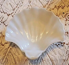 Vintage White Milk Glass Nautical Scallop Sea Shell Candy Trinket Jewelry Dish