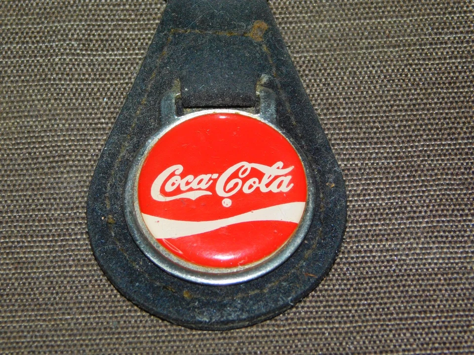 VINTAGE COCA COLA KEYCHAIN KEY CHAIN - Image 2 of 4