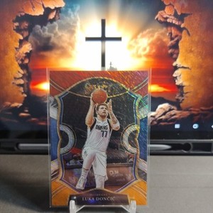 2020-21 Panini Select #15 Luka Doncic RED WHITE ORANGE SHIMMER Dallas Mavericks