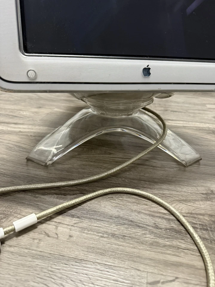 Apple M7768 Studio Display 17" Clear Shell Vintage Monitor - Image 4 of 4