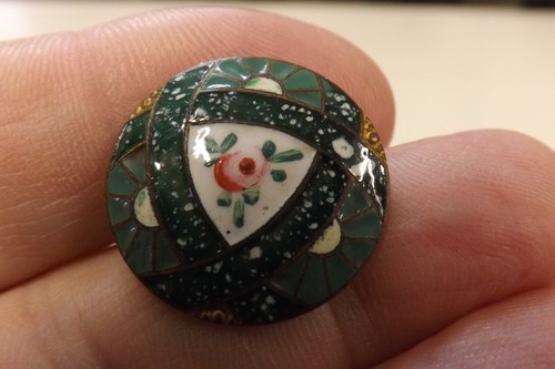 A BEAUTIFUL FRENCH ENAMEL METAL BUTTON FLORAL DESIGN 2.5CMS (4456)