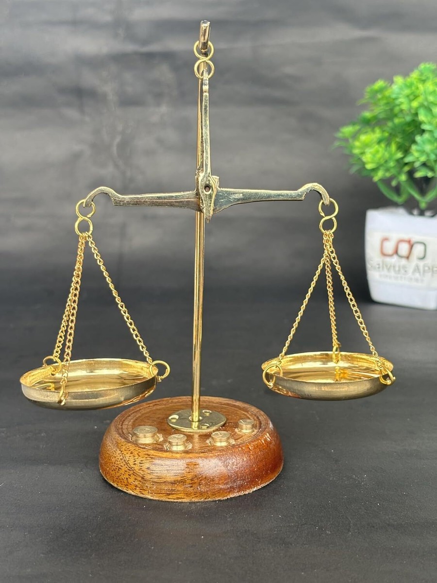 Balanced Accessory Visual Weight: Enhance Your Style