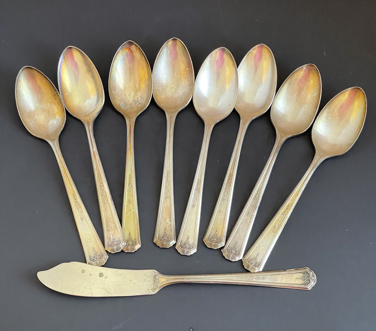 Vintage Oneida Community Tudor Plate 8 Spoons And 1 Butter Knife