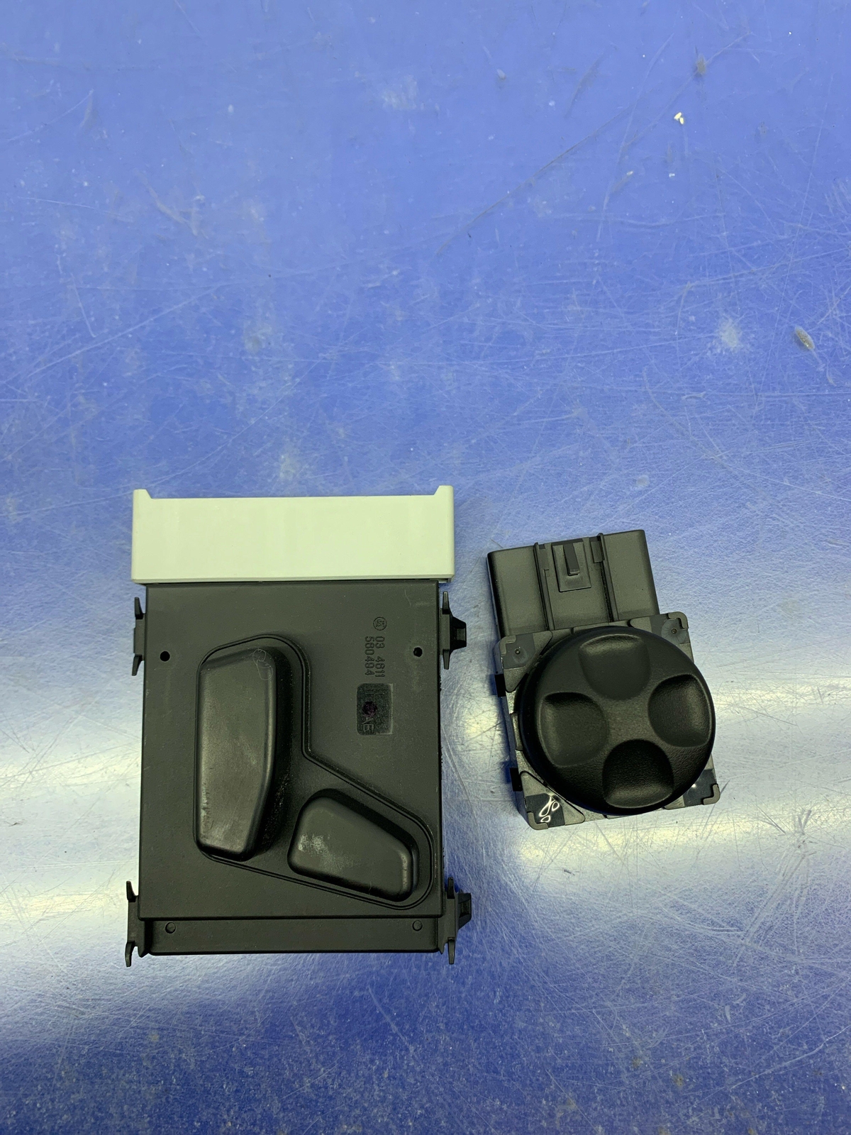 2017 - 2020 MASERATI LEVANTE M161 OEM LEFT FRONT SEAT SWITCH & LUMBAR SUPPORT