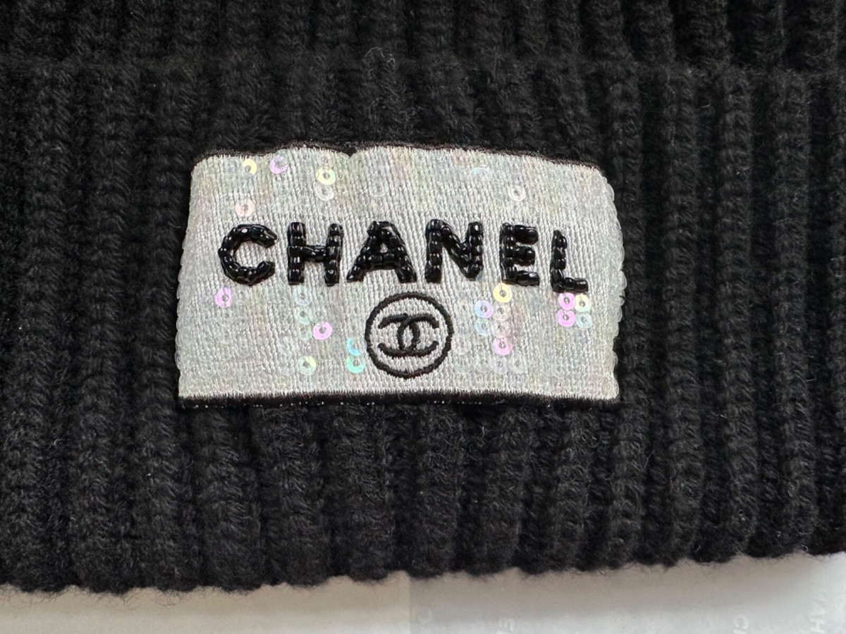 MIB 100%AUTH Chanel 23K Black Cashmere Beanie Hat with MIB 100%AUTH Chanel 23K Black Cashmere Beanie Hat with