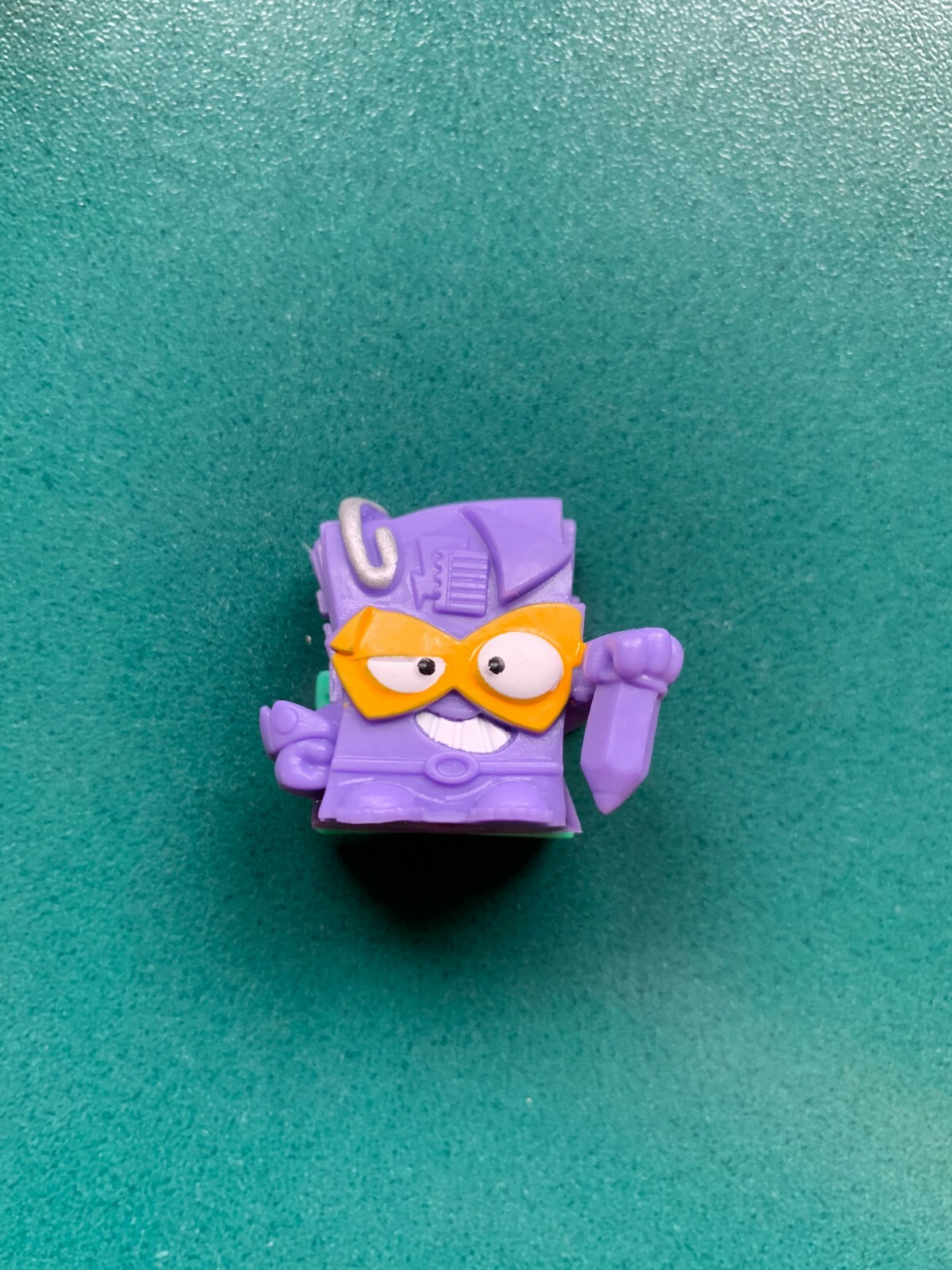 Imagen 401 - SUPERTHINGS-Serie-7-Elige-faltas-DESCUENTO-HASTA-20-EN-COMPRA-MULTIPLE