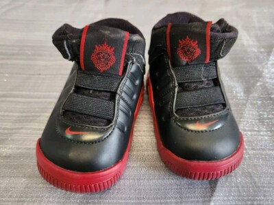Kindergröße 2,5 Kleinkind Nike Turnschuhe schwarz rot Lebron James EU 18,5