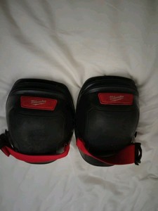 Milwaukee Hardshell Adjustable Knee Pads Black and Red Adult Pair