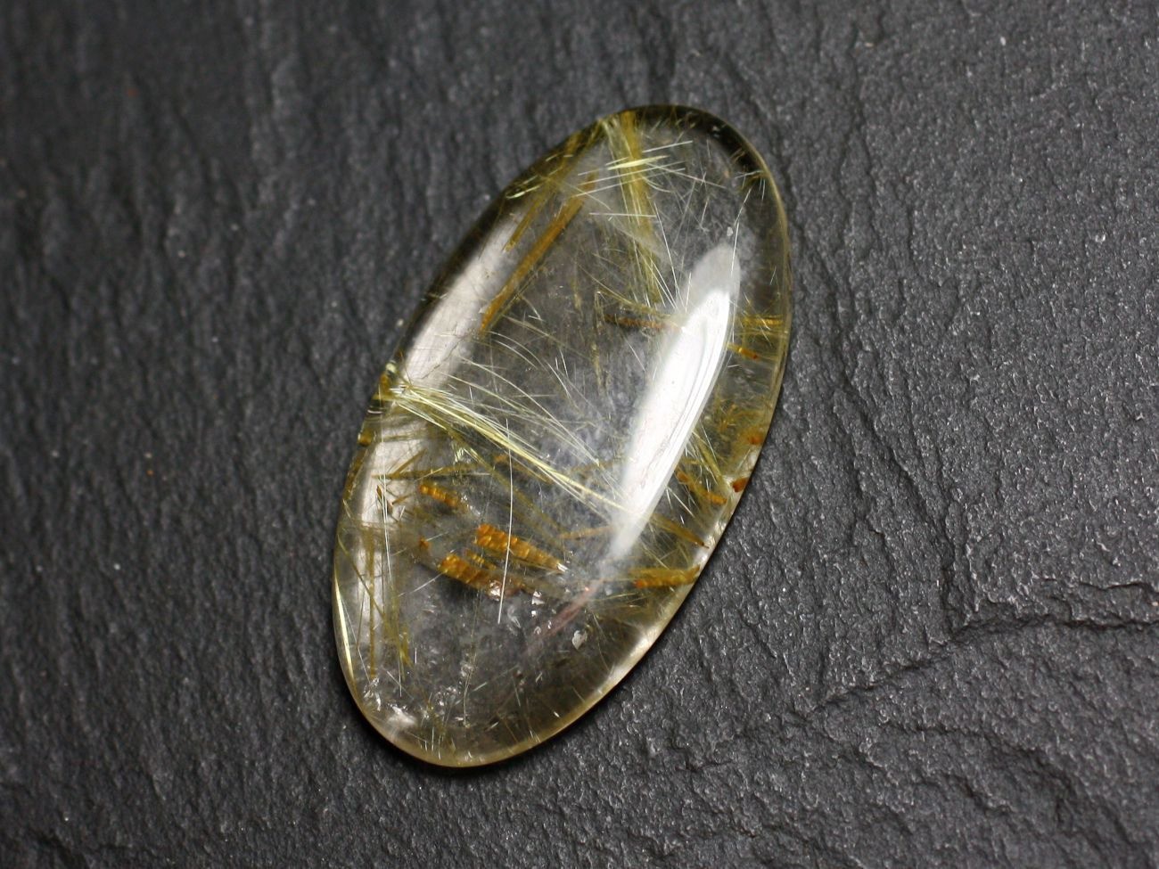 Quartz rutile doré 36x19mm : en finir avec les cabochons ternes et fragiles