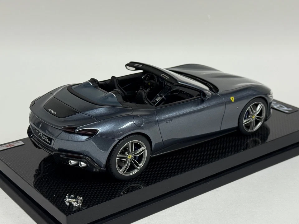 1/18 MR Colección Ferrari Roma Spider en Roma Azul Base Carbono 49 piezasFE040C Foto 3 de 4