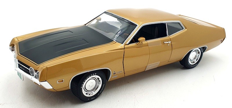 1970 Ford Torino GT 1:18 限定版 ダイキャストメタル RARE!! 1970 Ford Torino GT, Metallic Blue 1:18 Diecast Model
