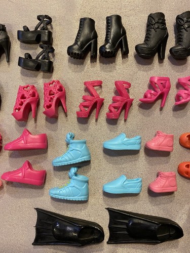 Barbie Muñecas Zapatos Lote De 15 Botas Tacones Negro Rosa Y2K Gruesas Aleta de Buceo - Imagen 3 de 6