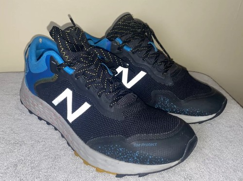 New Balance Arishi Herren 9,5 Frischschaum Trail Laufschuhe blau schwarz gelb