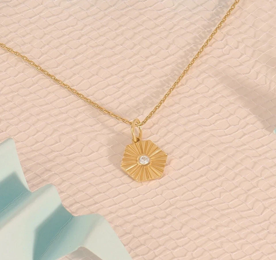 Colgante hexagonal amanecer capas dije laboratorio grwon diamante enchapado en oro amarillo de 14K Foto 3 de 4