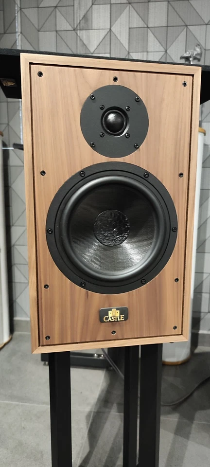 Castle Duke noce diffusori 2 vie bass reflex demo esposizione con stand inclusi - Immagine 2 di 4