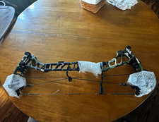 Martin Archery Firecat M3 RH Compound Bow 70lb, 29in DL, 30 in ata. Green/Black